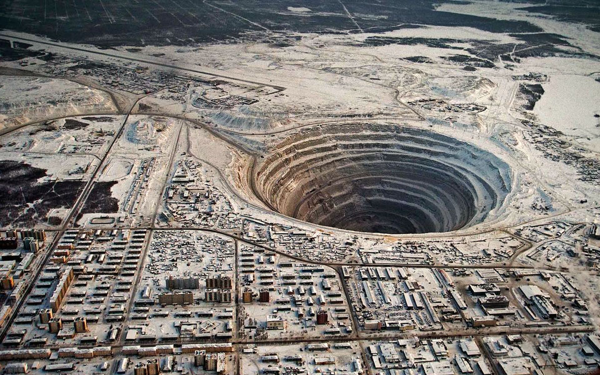 Алмазная трубка Мир